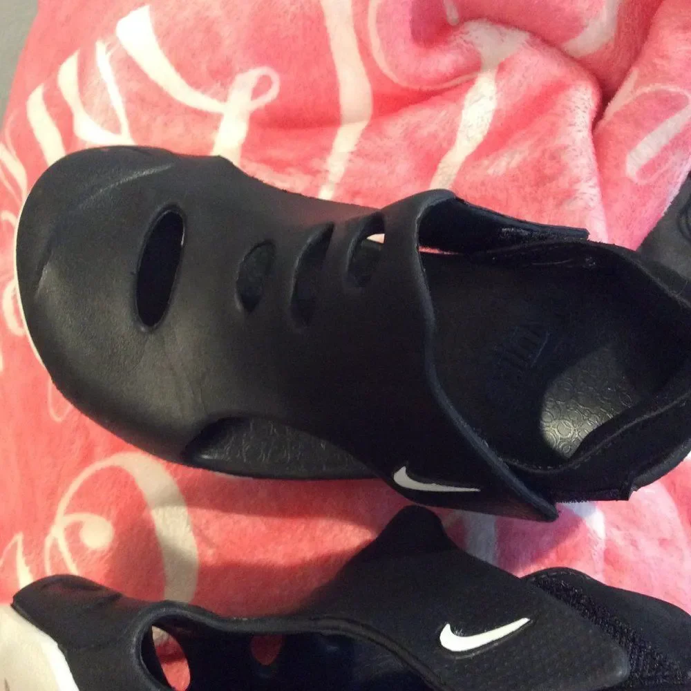 Nike kids sandals black Size 10 Nice